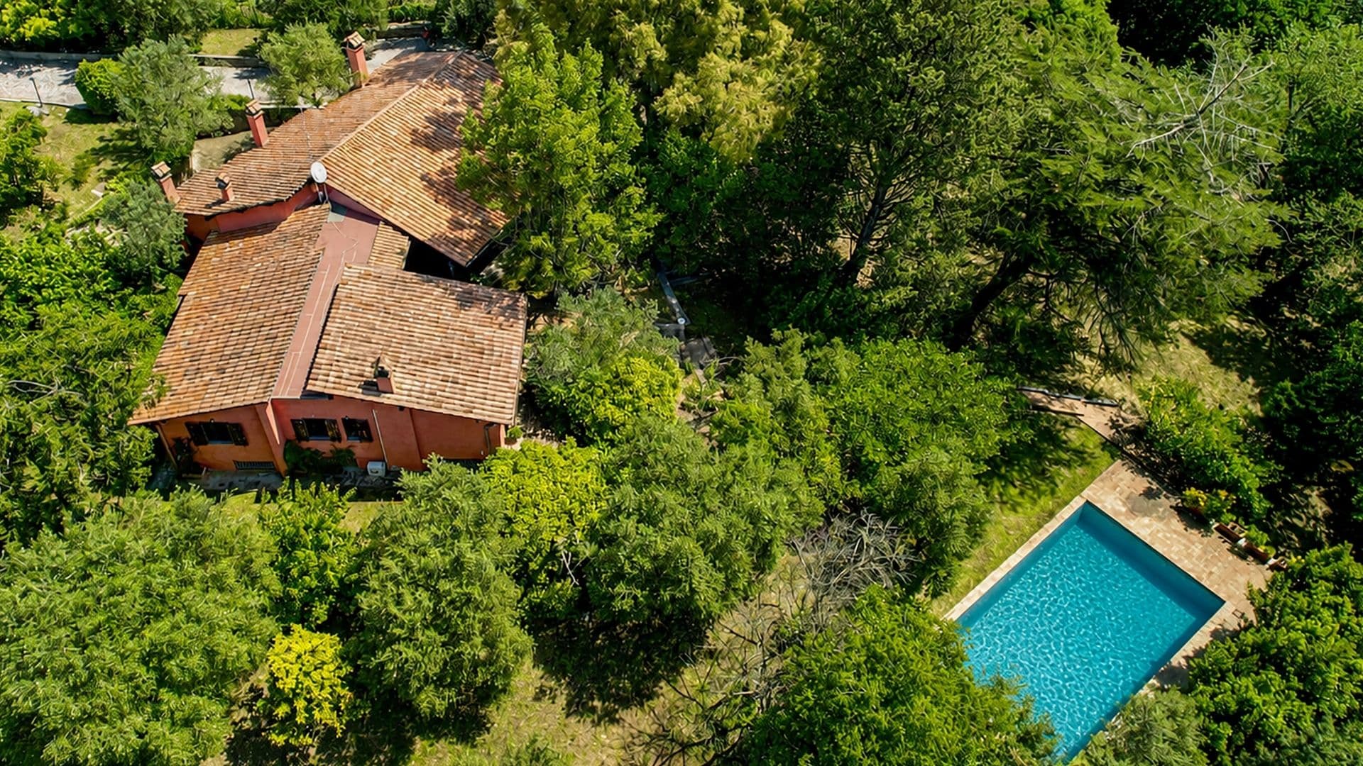 Residenza con piscina senza tempo